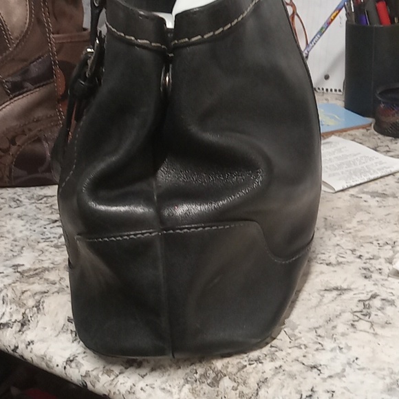 Coach authentic vintage black leather Hamptons handbag - Picture 3 of 16